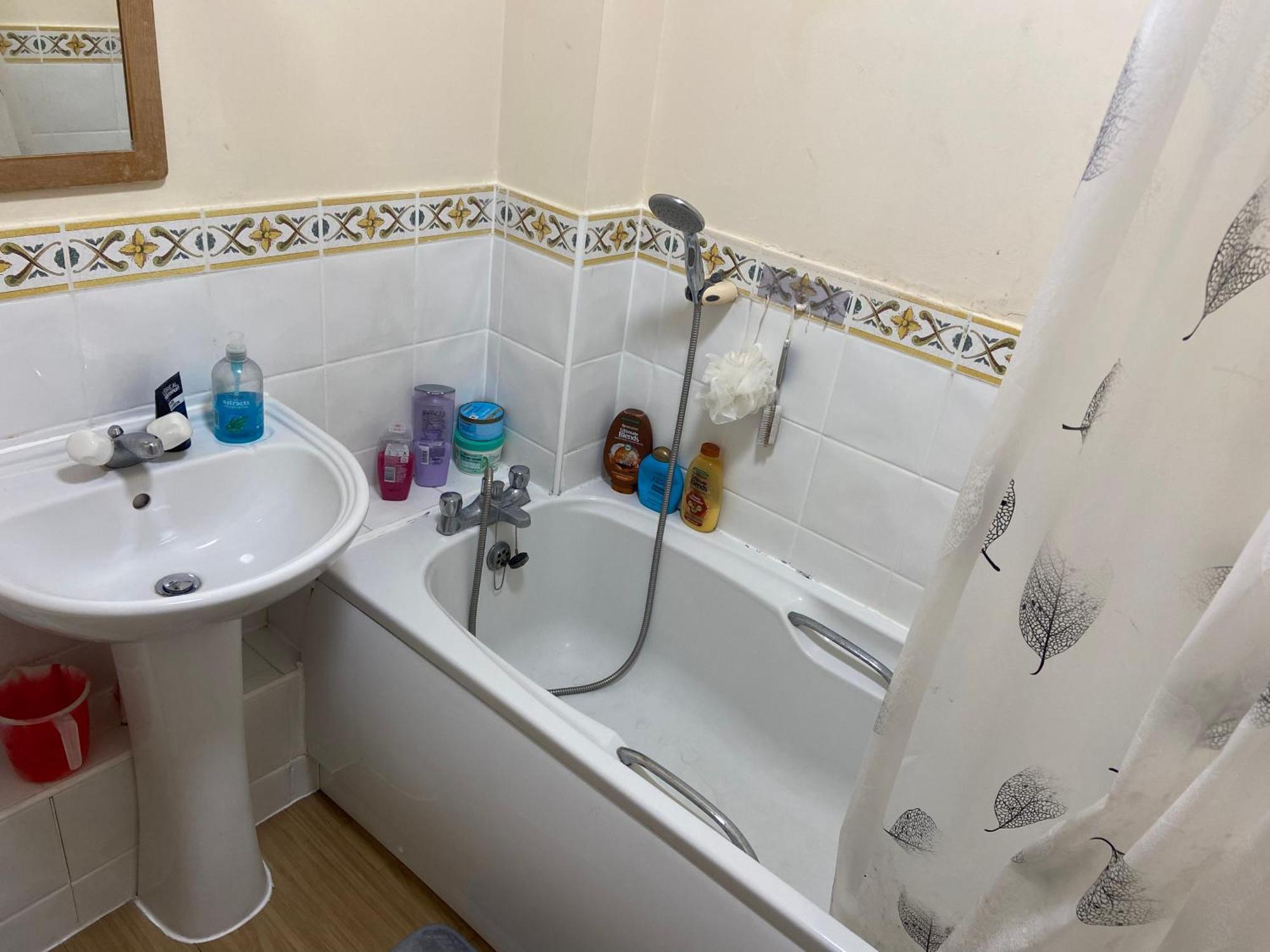 Double Bedroom And Bathroom Oxford